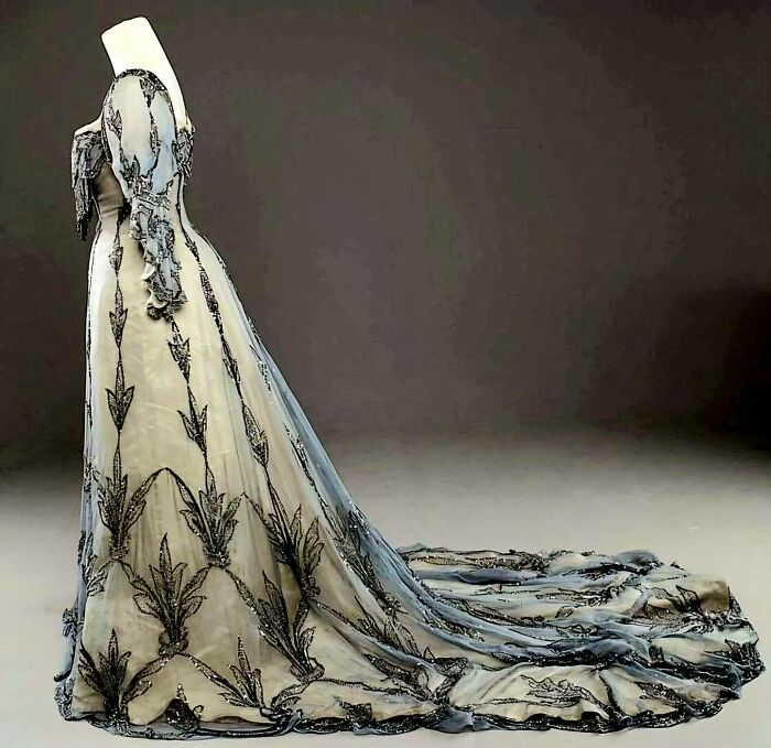Queen Alexandra’s Beaded Ball Gown by Henriette Favre, 1906
