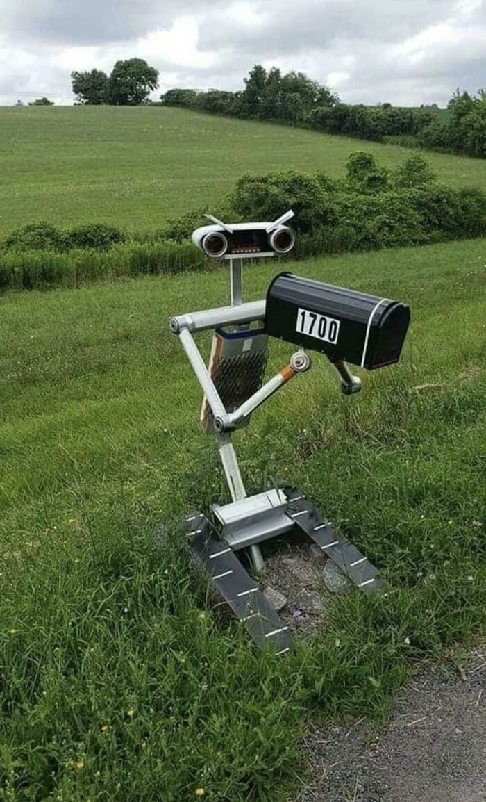 Johnny 5 Mailbox Alert!