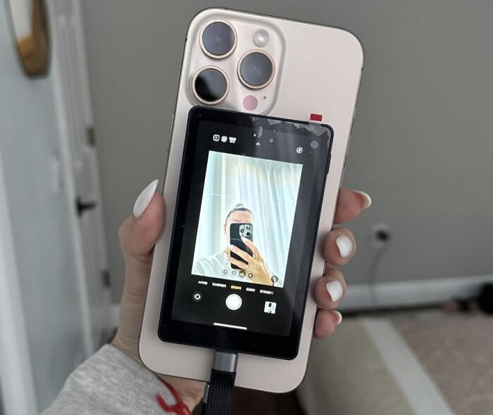 Vlog Like a Pro with This Handy Selfie Monitor Screen
