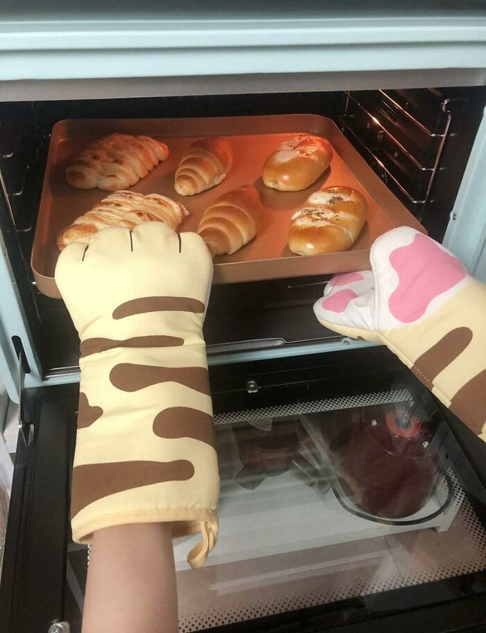 Cat Paw Oven Mitts: Protect Your Paws with Maximum Cuteness