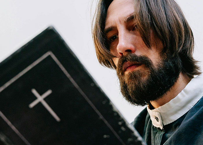 We Asked Former Cult Members: 'When Did You Realize It Was a Cult?' The Answers Will Surprise You