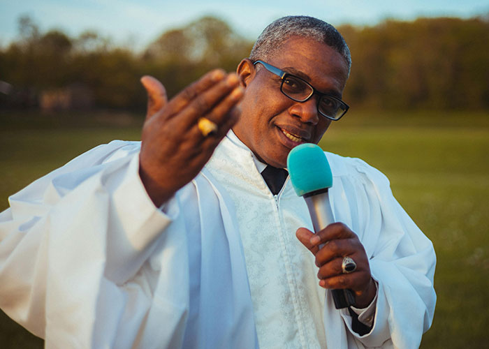 We Asked Former Cult Members: 'When Did You Realize It Was a Cult?' The Answers Will Surprise You