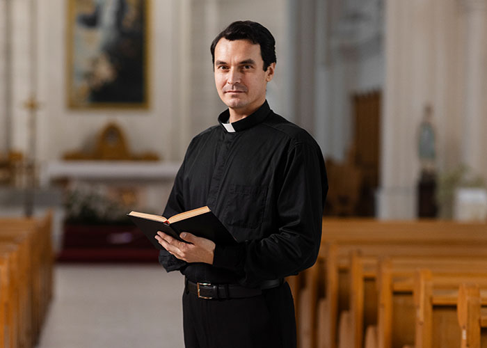 We Asked Former Cult Members: 'When Did You Realize It Was a Cult?' The Answers Will Surprise You