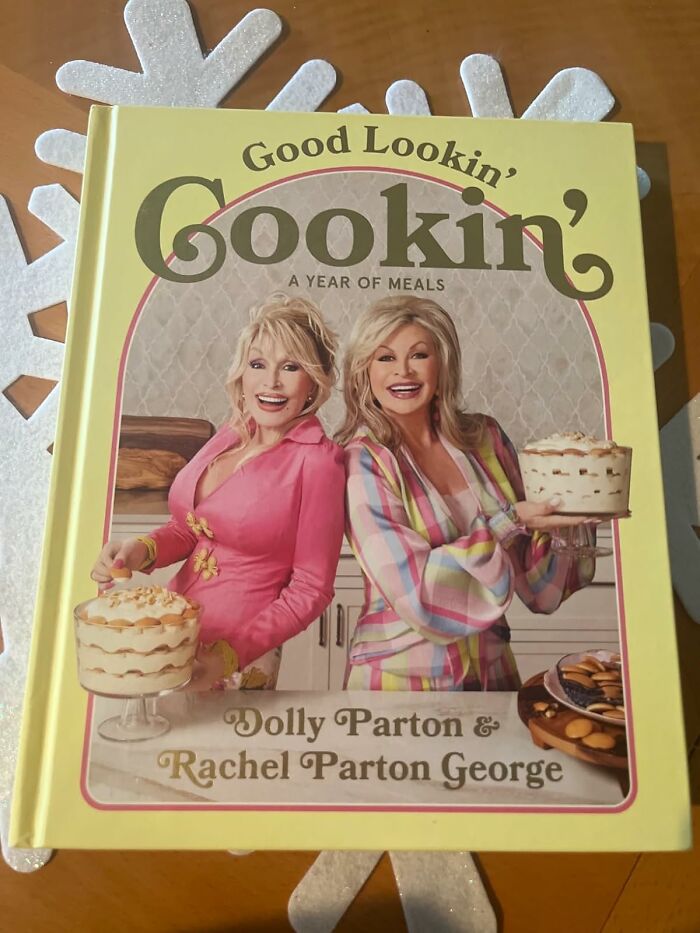 Get Cooking With The Dolly Parton Cookbook "Good Lookin' Cookin'"—Because Country Queens Know Their Stuff