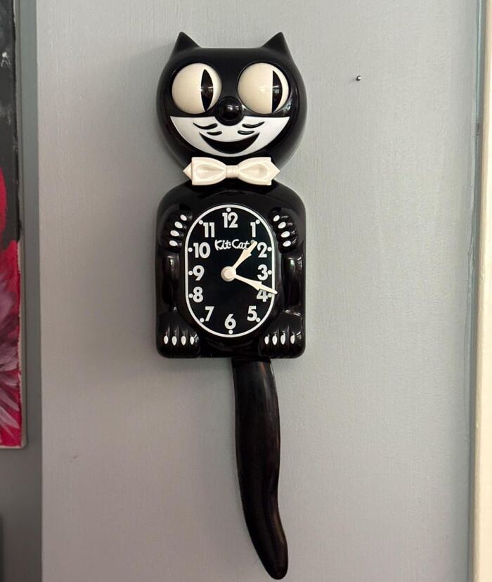 Meet The Kit Cat Klock: The Cat Clock With A Wagging Tail That Hypnotizes You Into Retro Bliss