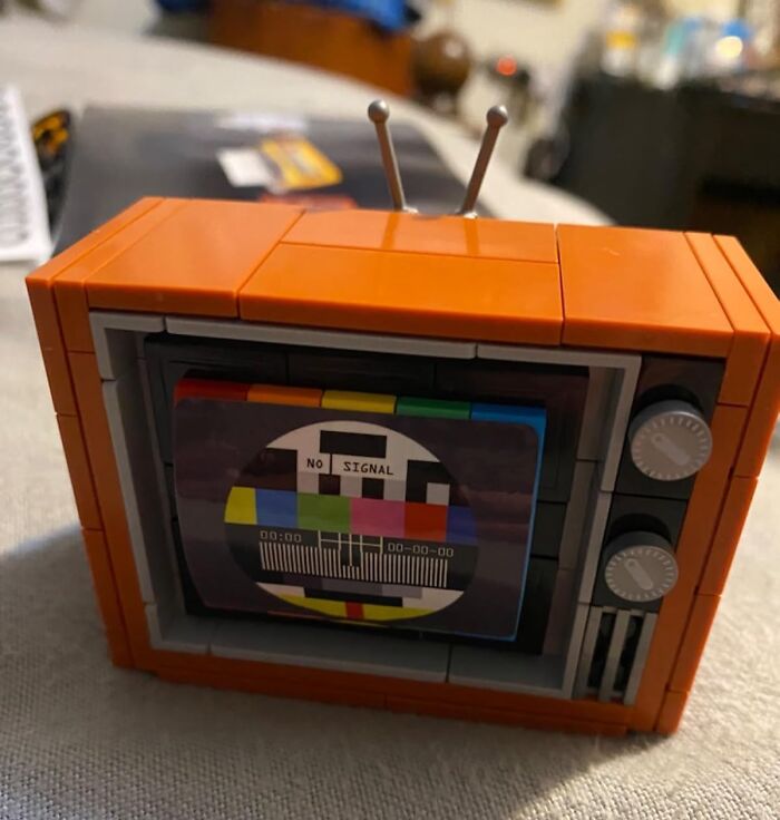 Build Retro Cool Without Back Pain: The Typewriter, Walkman & Vintage TV Brick Set