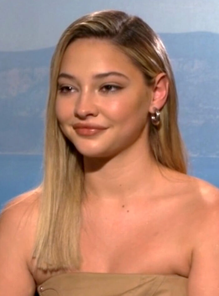 Madelyn Cline: The Magnetic Outer Banks Star, 28