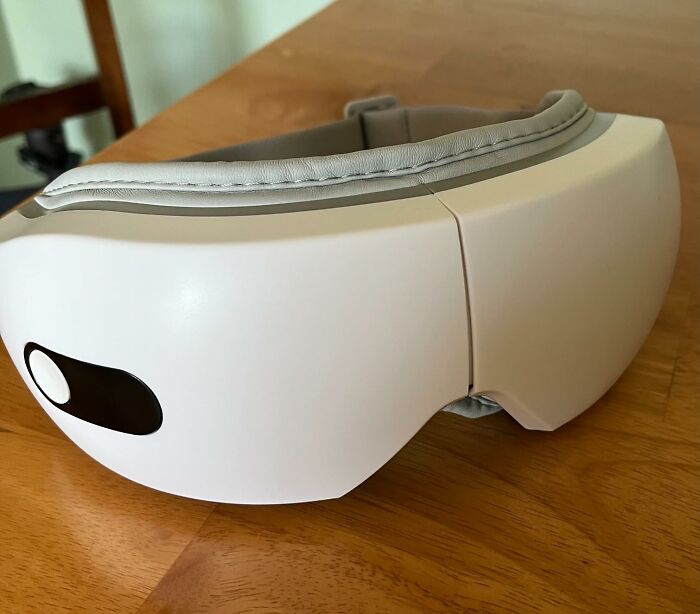 This Eye Massager Is Like Hitting The ‘Reset’ Button For Their Face After Spreadsheet Hell