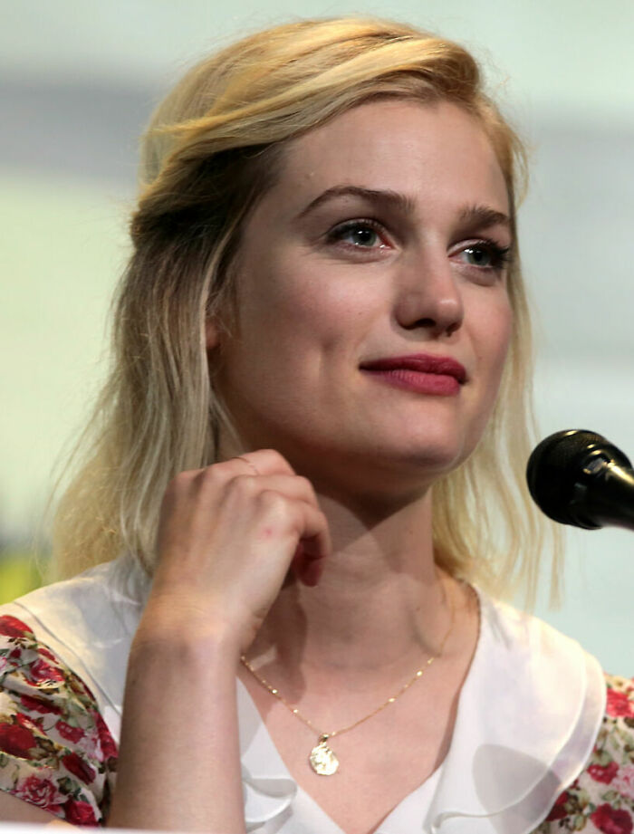 Alison Sudol - Singer with a Magical Touch and Actress