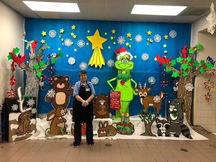 School Lunch Lady's Handmade Christmas Display That Wowed Everyone