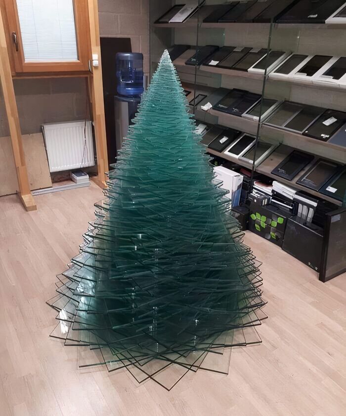 Christmas Tree Made from Sheets of Glass That’s Just Wow