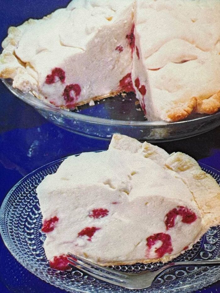 Raspberry Snow Pie That’s Cool and Retro