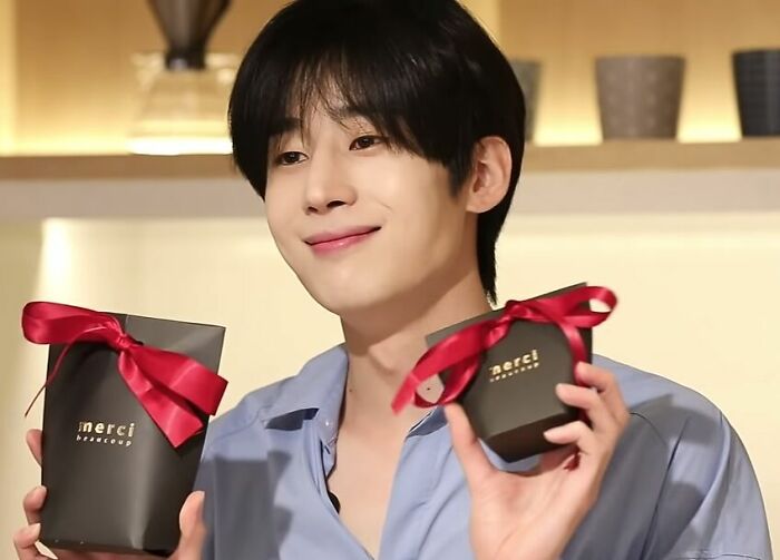 Han Seung-Woo: From Soccer Dreams to Stage Screams