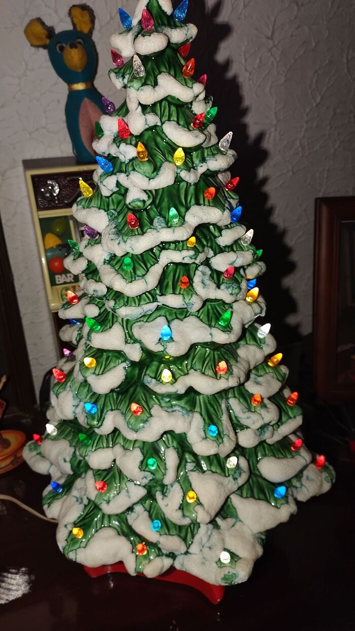 Classic Vintage Christmas Tree Vibes