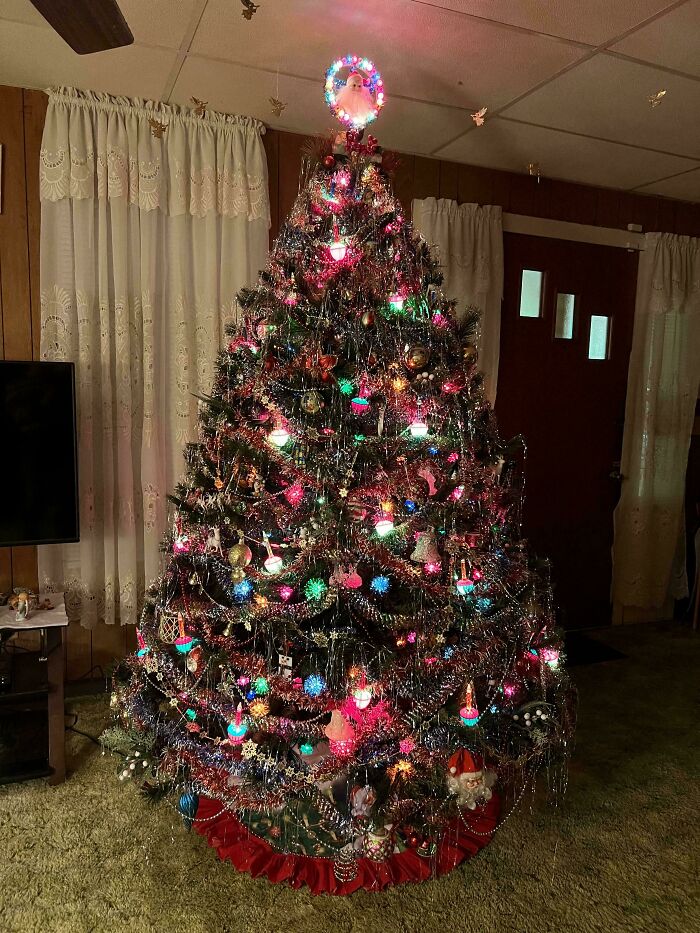 Check Out This Groovy ’70s Christmas Tree!