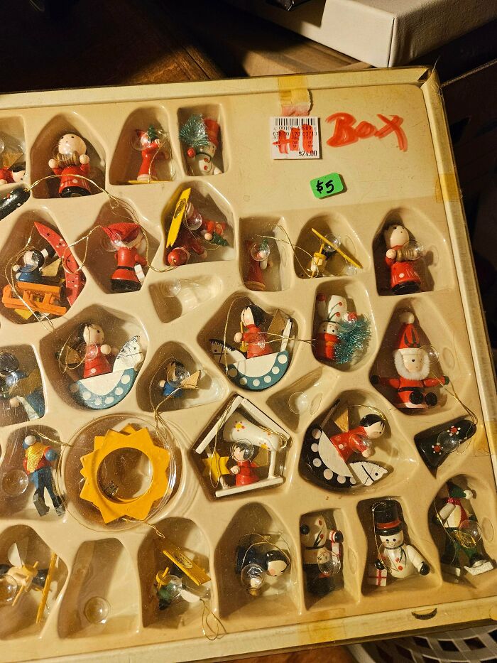 Vintage Christmas Decorations That Are Like a Time Machine for Your Holiday Spirit