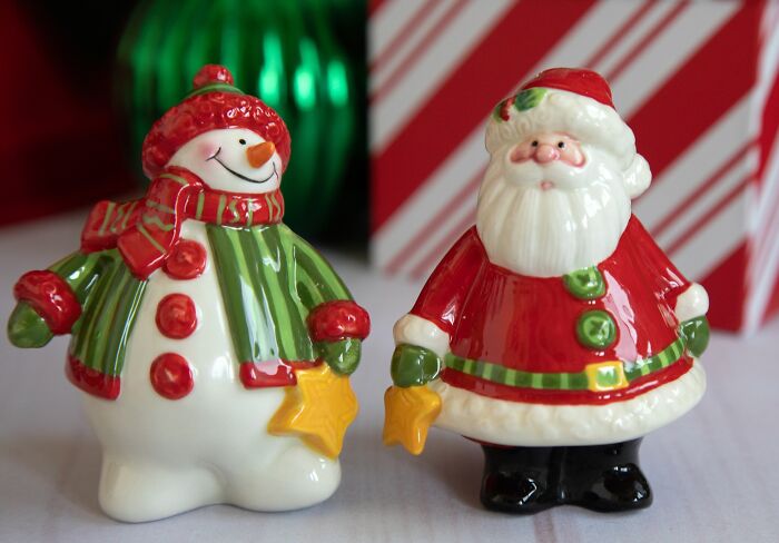Vintage Christmas Decorations That Are Like a Time Machine for Your Holiday Spirit