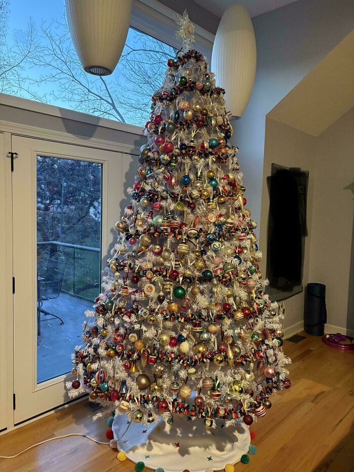 Vintage Christmas Decorations That Are Like a Time Machine for Your Holiday Spirit