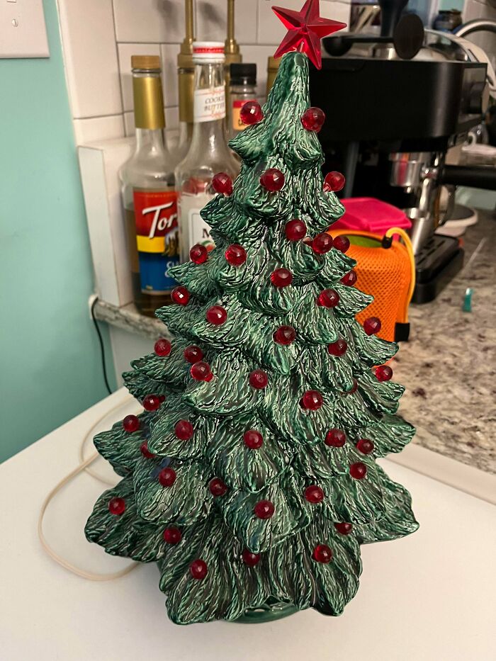 Vintage Christmas Decorations That Are Like a Time Machine for Your Holiday Spirit