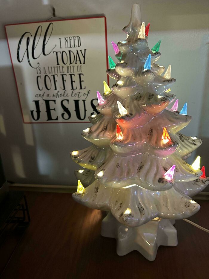 Vintage Christmas Decorations That Are Like a Time Machine for Your Holiday Spirit