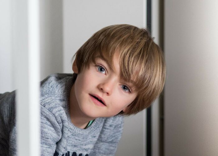 Wait, You Saw WHAT Through That Window?! 27 Wild Stories From Peeking Neighbors