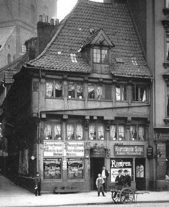 Oldest House in Hamburg Hanging On (1898)