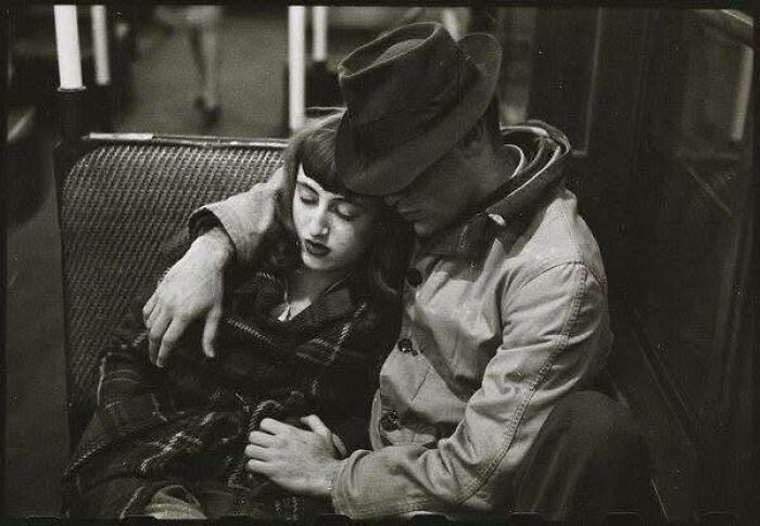 Love on the Subway, NYC 1946 (By Stanley Kubrick)