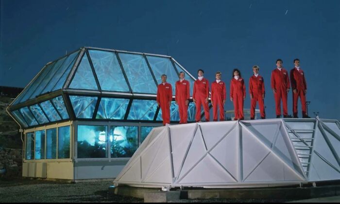 Eight People Sealed Inside a Glass World to Play Space Colony (1991-93)