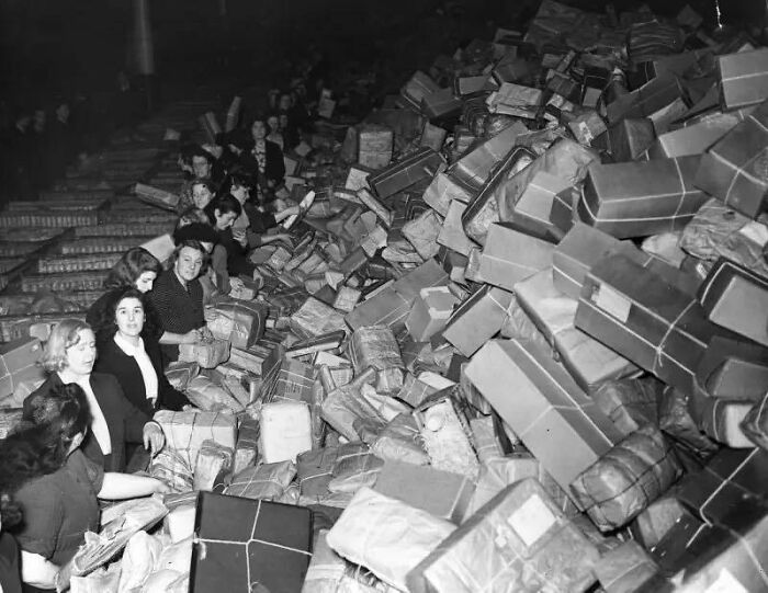 Mount Pleasant Post Office Christmas Package Avalanche (1952)
