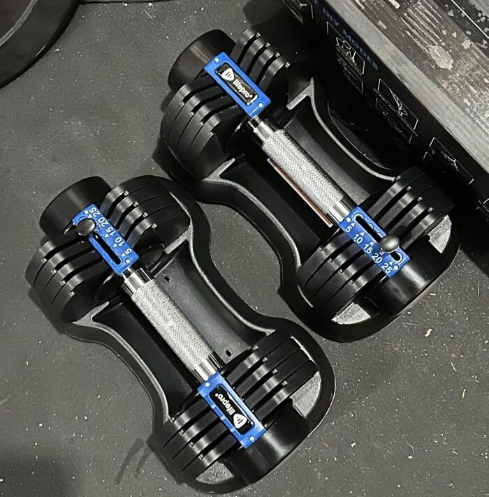 Adjustable Dumbbells That Fit More Muscles (and Way Less Clutter) Than a Pizza Box