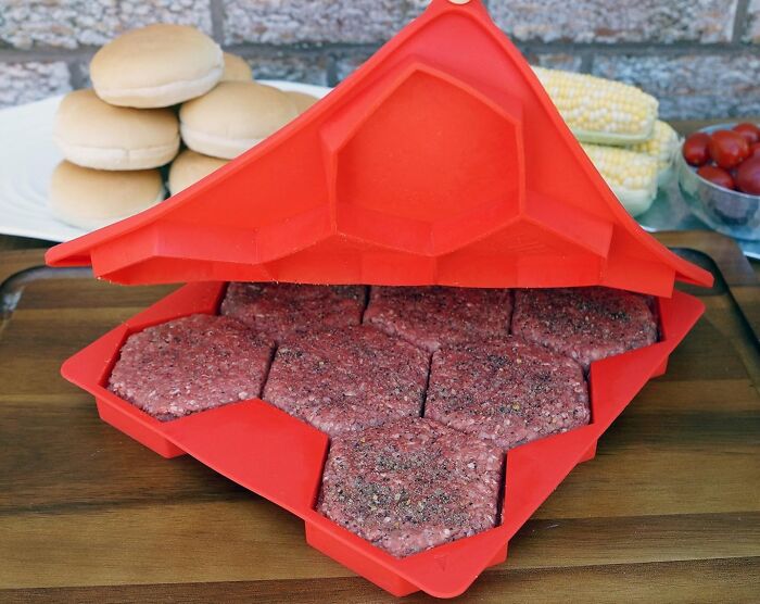 Keep Your Hands Clean And Your Burgers Perfect With This Silicone Burger Press