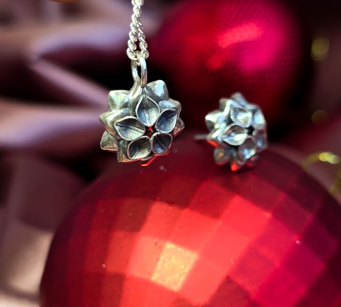 Matching Flower Earring and Necklace Set