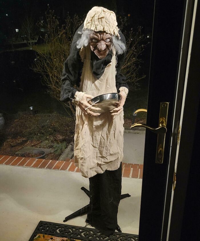 Daughter’s Sneaky Amazon Package Prank Did Not Disappoint