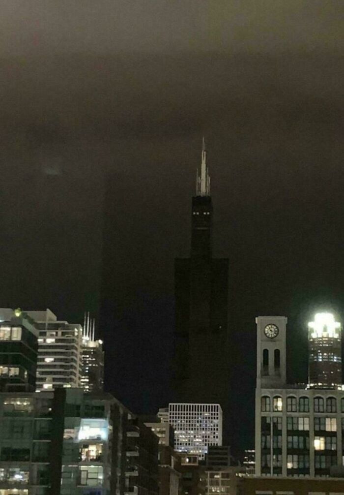 Blackout at Sears Tower: Spooky Skyline Alert