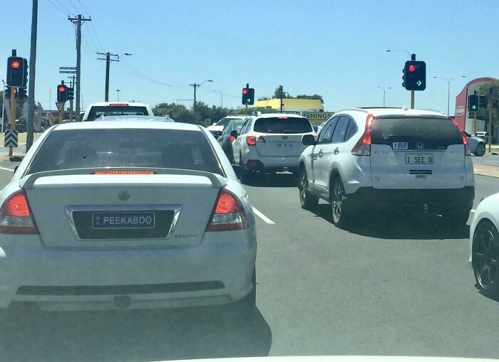 Number Plates Perfectly Synchronized