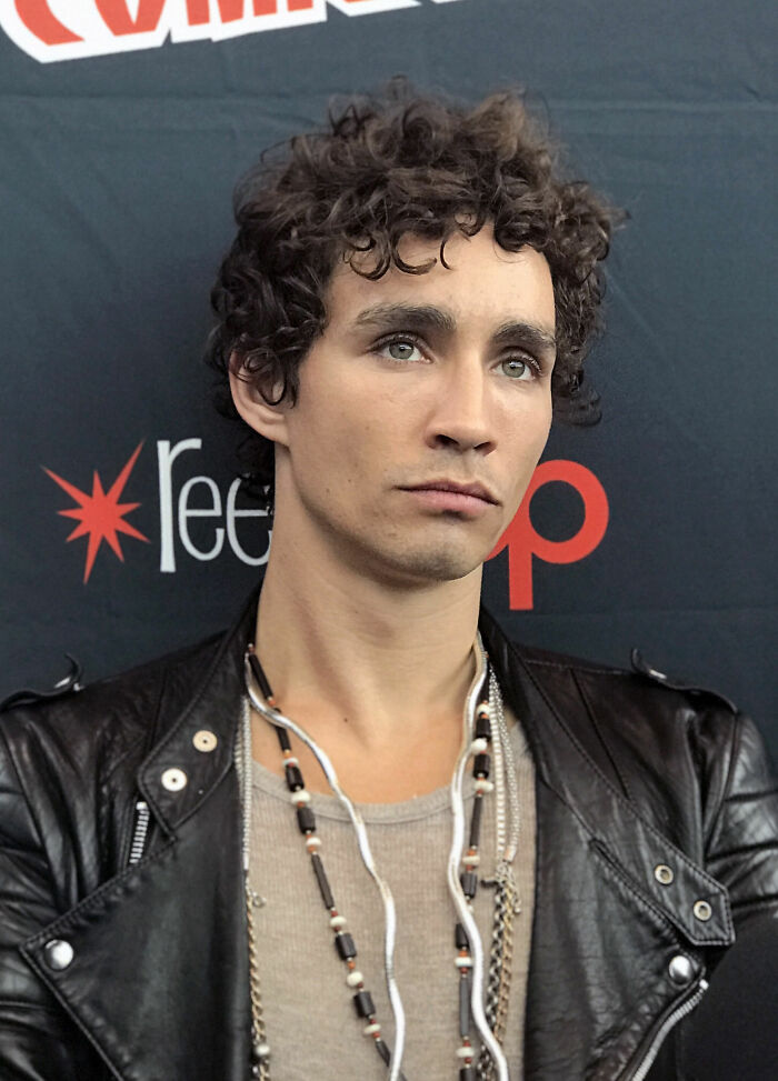 Robert Sheehan, The Quirky Charmer (38)