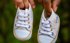 30 Maternity Photoshoot Ideas That Make Pregnancy Look Like a Party