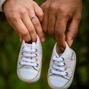 30 Maternity Photoshoot Ideas That Make Pregnancy Look Like a Party