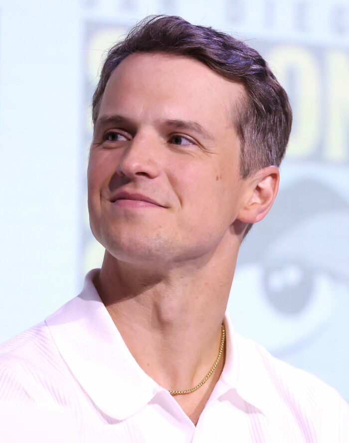 Freddie Stroma: Nerdy Actor with a Neuroscience Twist, 39