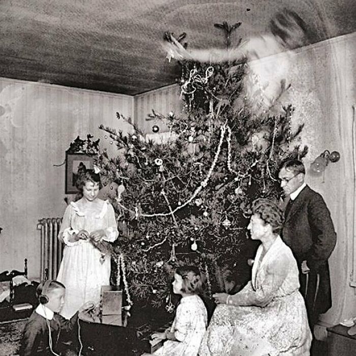 Wait, They Actually Took Some Seriously Weird History Pics!