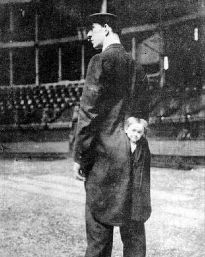 Wait, They Actually Took Some Seriously Weird History Pics!