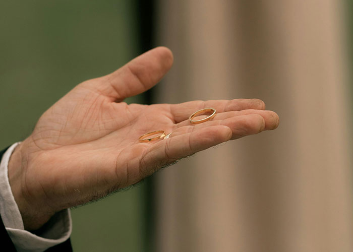 30 Absolutely Wild Stories From Guys Who Found Out Their Kid Wasn't Actually Theirs