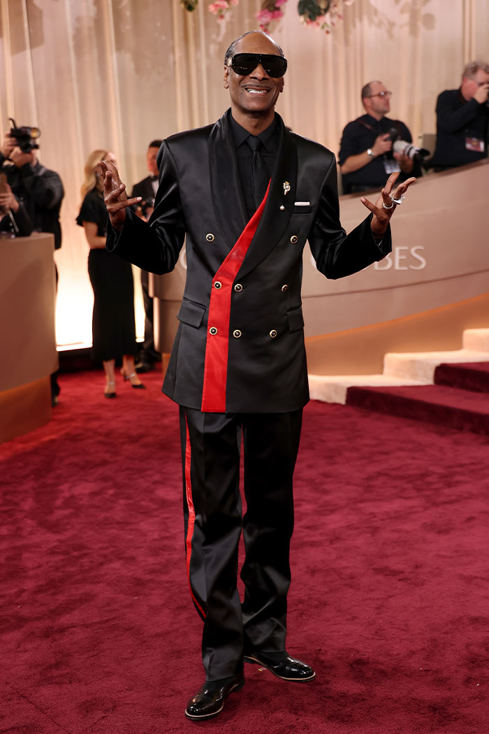 Snoop Dogg’s Shiny Red Stripes