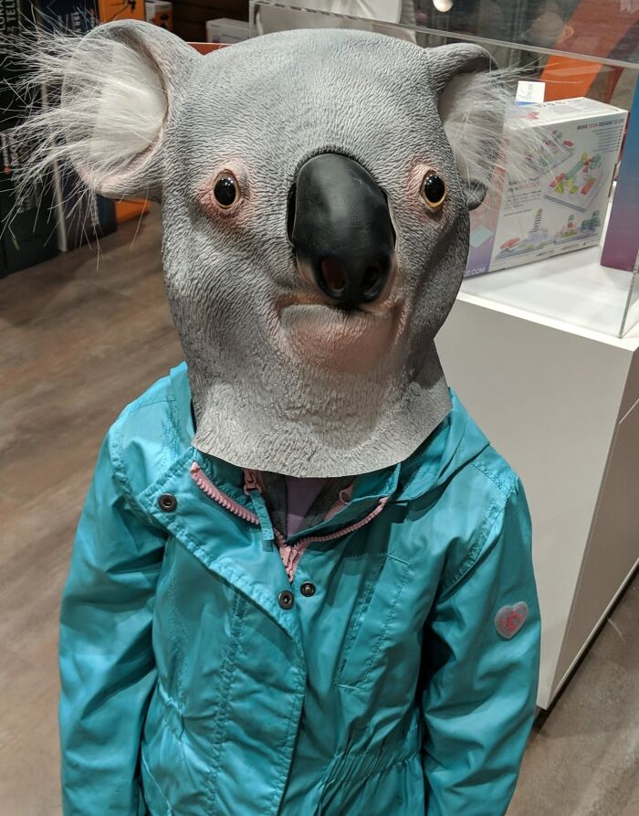 Sis Starts Crying In Mall, I Put This On Her. Now She’s The Joke, Not Me.