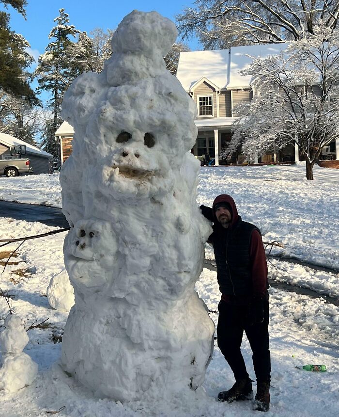 Parents Asked Us To Build Snowman For Grandkids. This Is The Result. Not Exactly Frosty