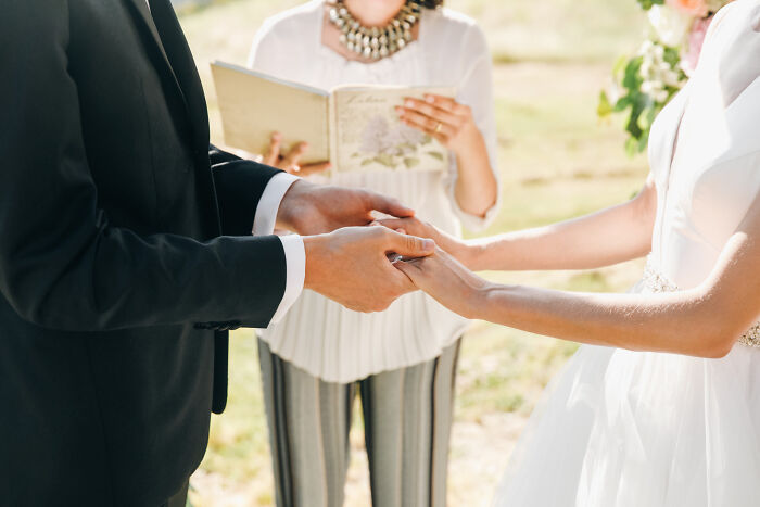 Oops, These Weddings Totally Screamed "It's Not Gonna Last"