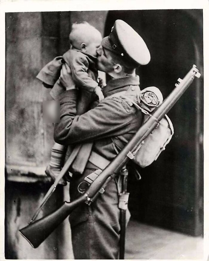 Soldier Meets His Kiddo After WWII - Heartwarming!