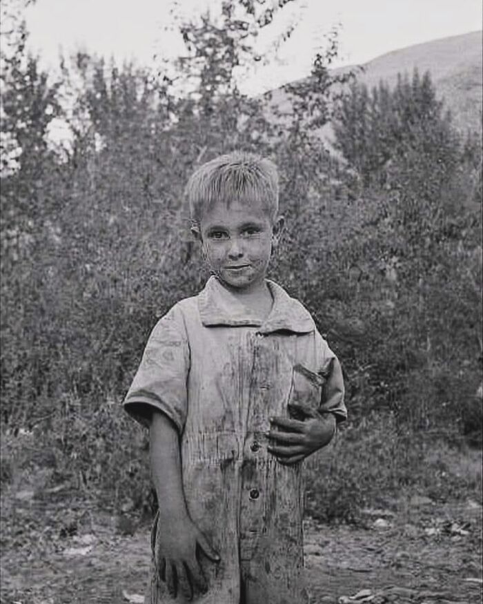Boy Picks Hops and Pauses for the Camera, 1939 Washington State