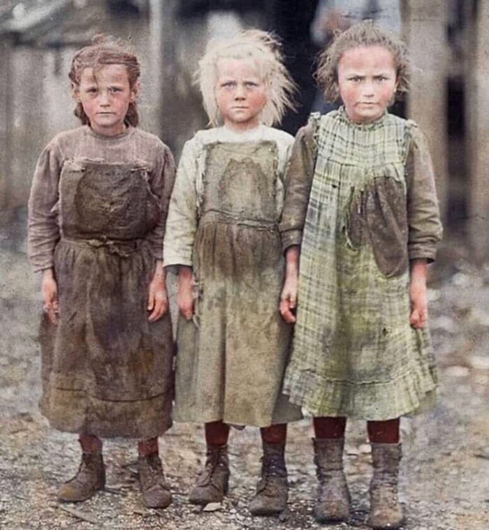 Three Girls Oyster Shuckers, South Carolina, 1912