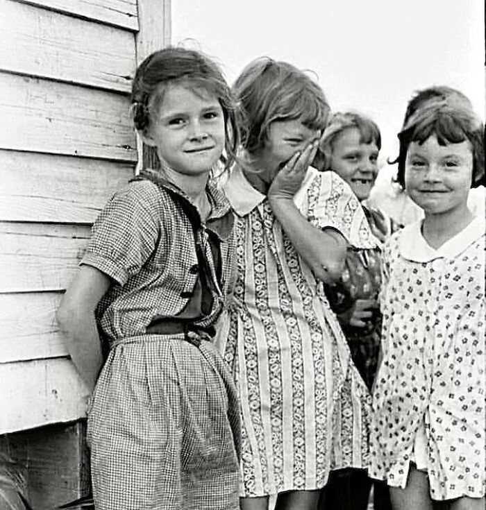 Dust Bowl Kids Hanging in the 1930s Great Depression